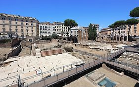 Golden Pantheon Rooms